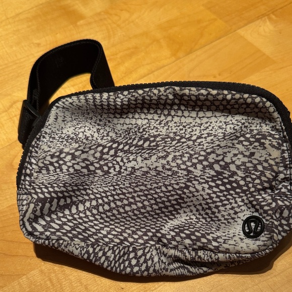 lululemon athletica Handbags - Lulu Lemon Black and Gray women’s belt Bag